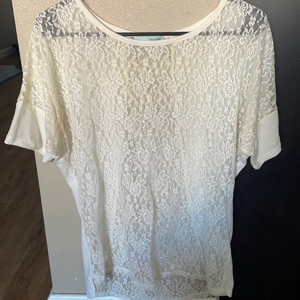 Women top. Maurices. Size S.